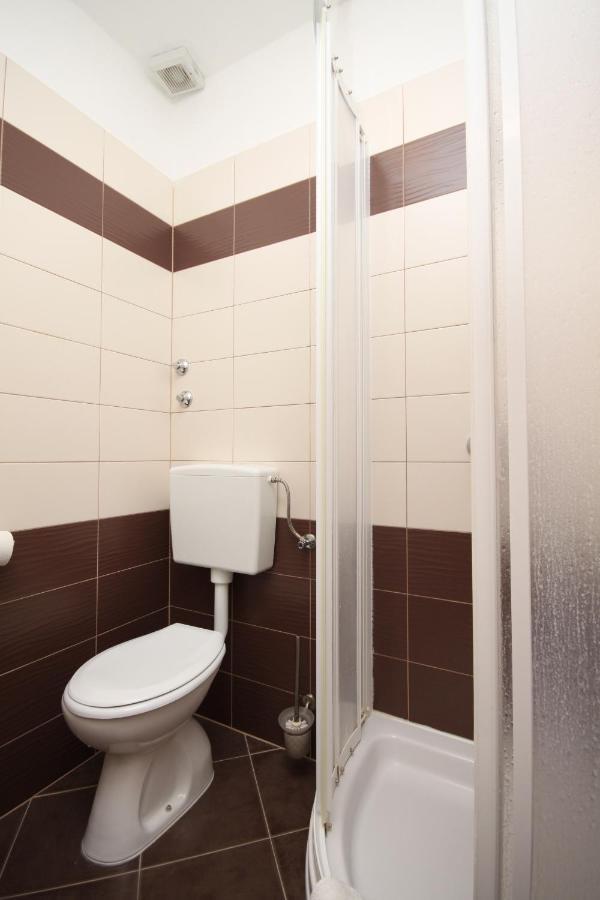 Family Friendly Apartments With A Swimming Pool Povljana, Pag - 244 المظهر الخارجي الصورة