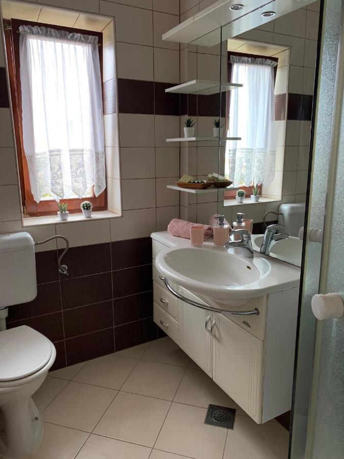 Family Friendly Apartments With A Swimming Pool Povljana, Pag - 244 المظهر الخارجي الصورة