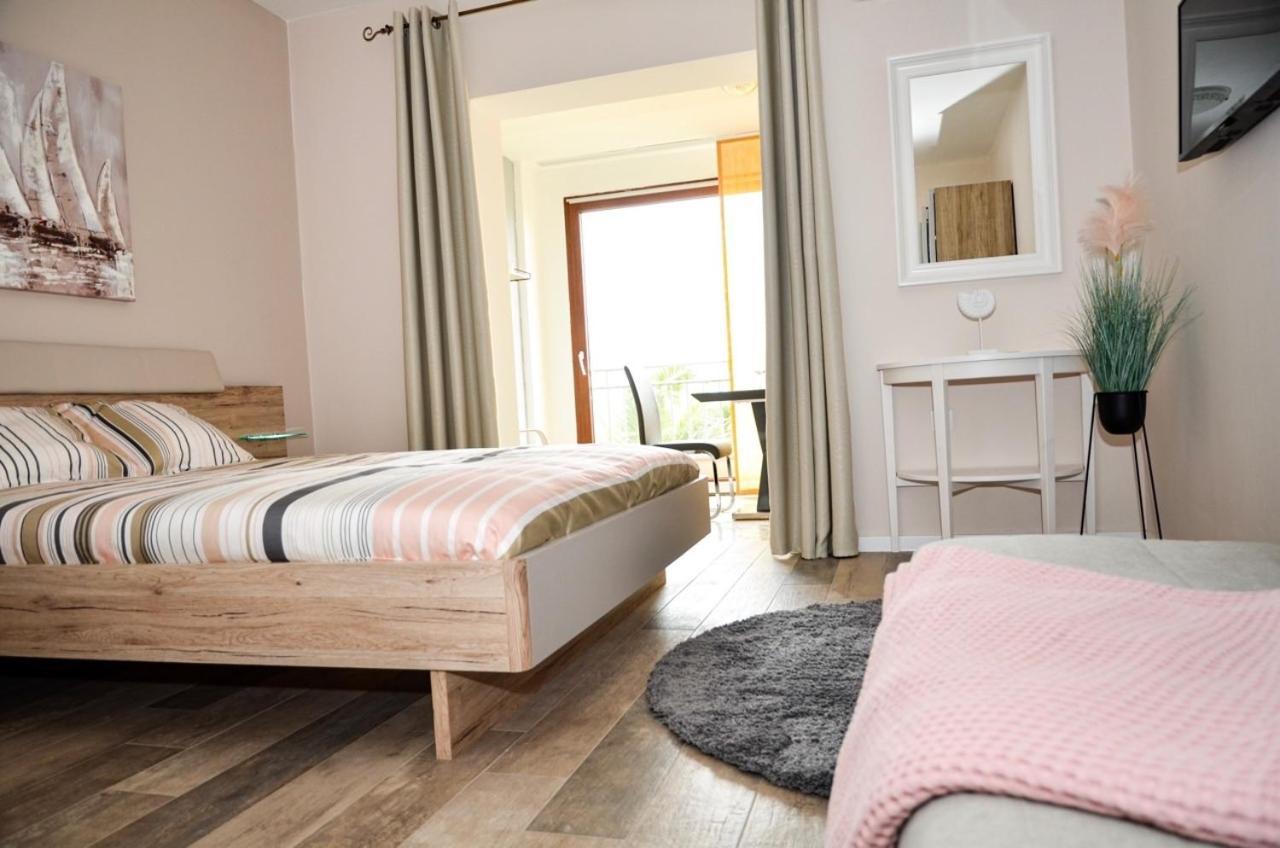 Family Friendly Apartments With A Swimming Pool Povljana, Pag - 244 المظهر الخارجي الصورة