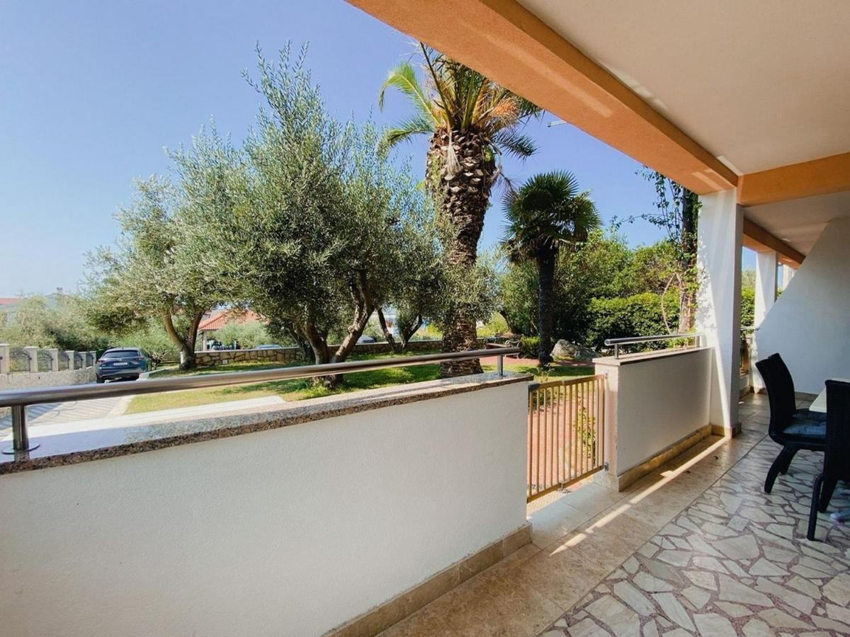 Family Friendly Apartments With A Swimming Pool Povljana, Pag - 244 المظهر الخارجي الصورة