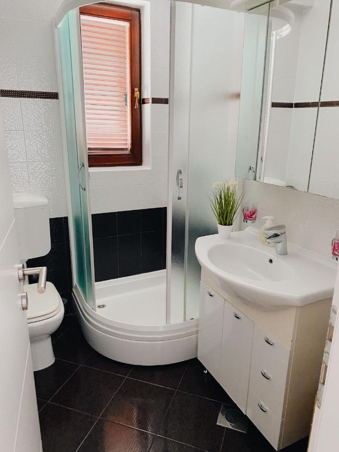 Family Friendly Apartments With A Swimming Pool Povljana, Pag - 244 المظهر الخارجي الصورة