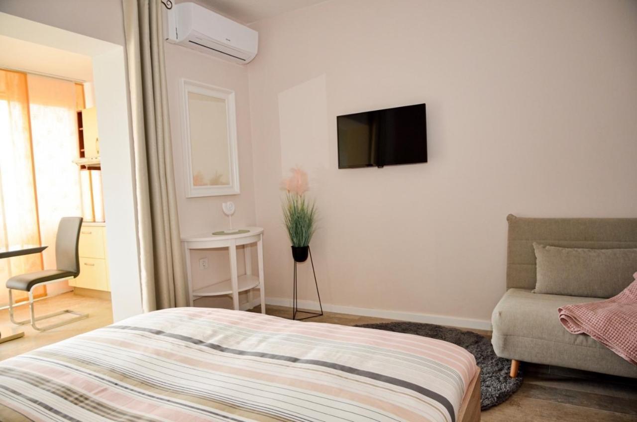 Family Friendly Apartments With A Swimming Pool Povljana, Pag - 244 الغرفة الصورة