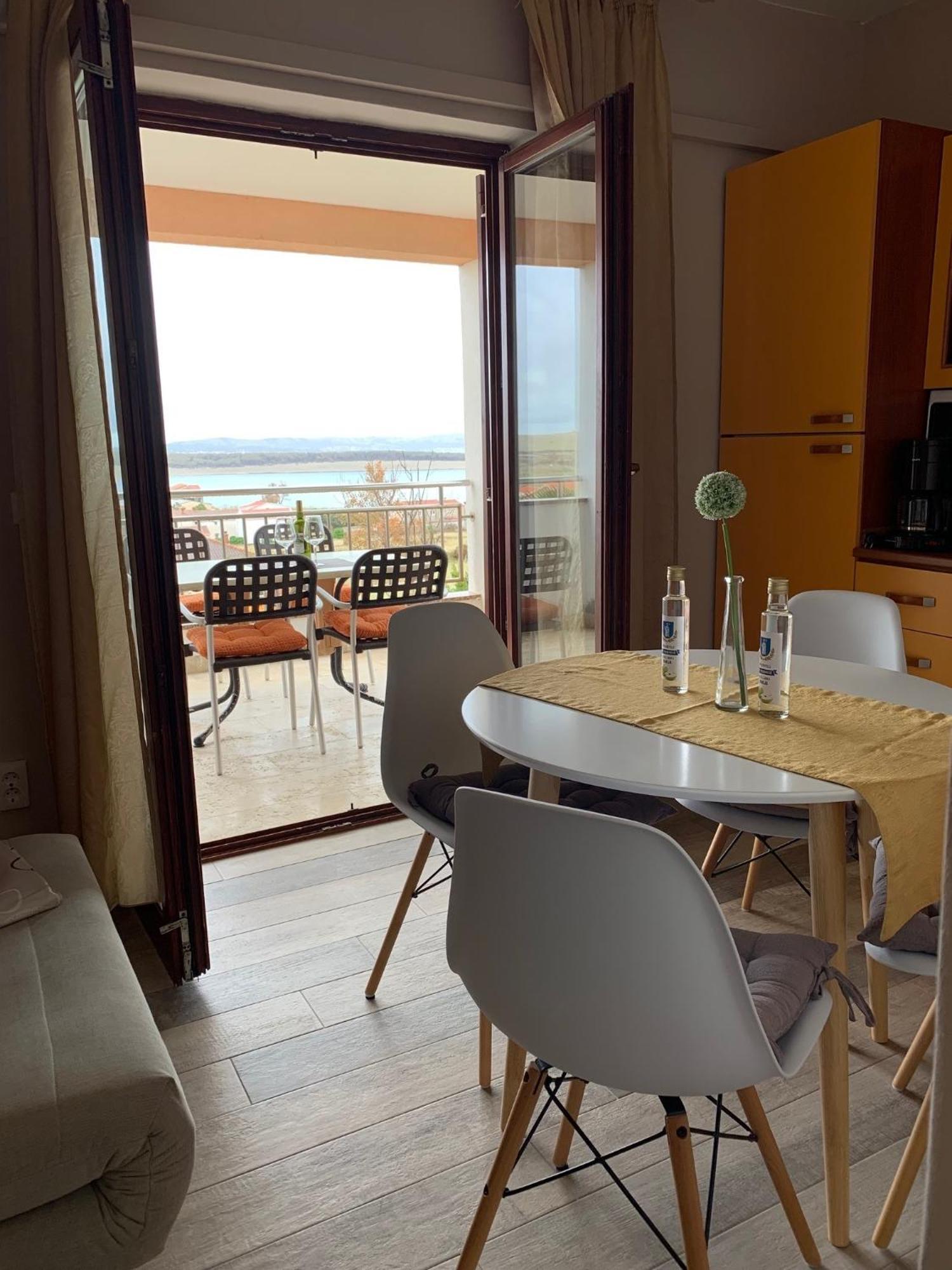 Family Friendly Apartments With A Swimming Pool Povljana, Pag - 244 الغرفة الصورة