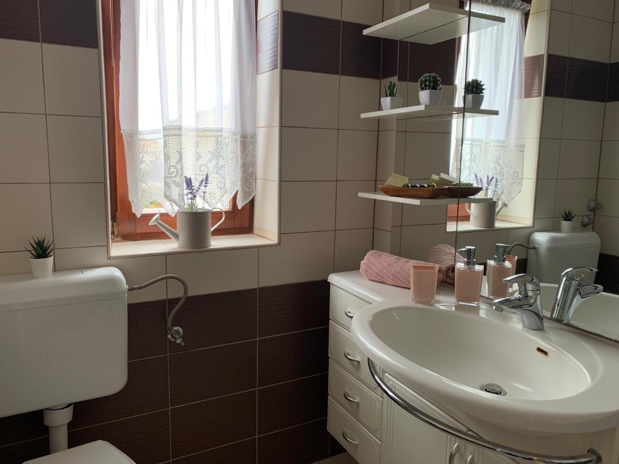 Family Friendly Apartments With A Swimming Pool Povljana, Pag - 244 الغرفة الصورة