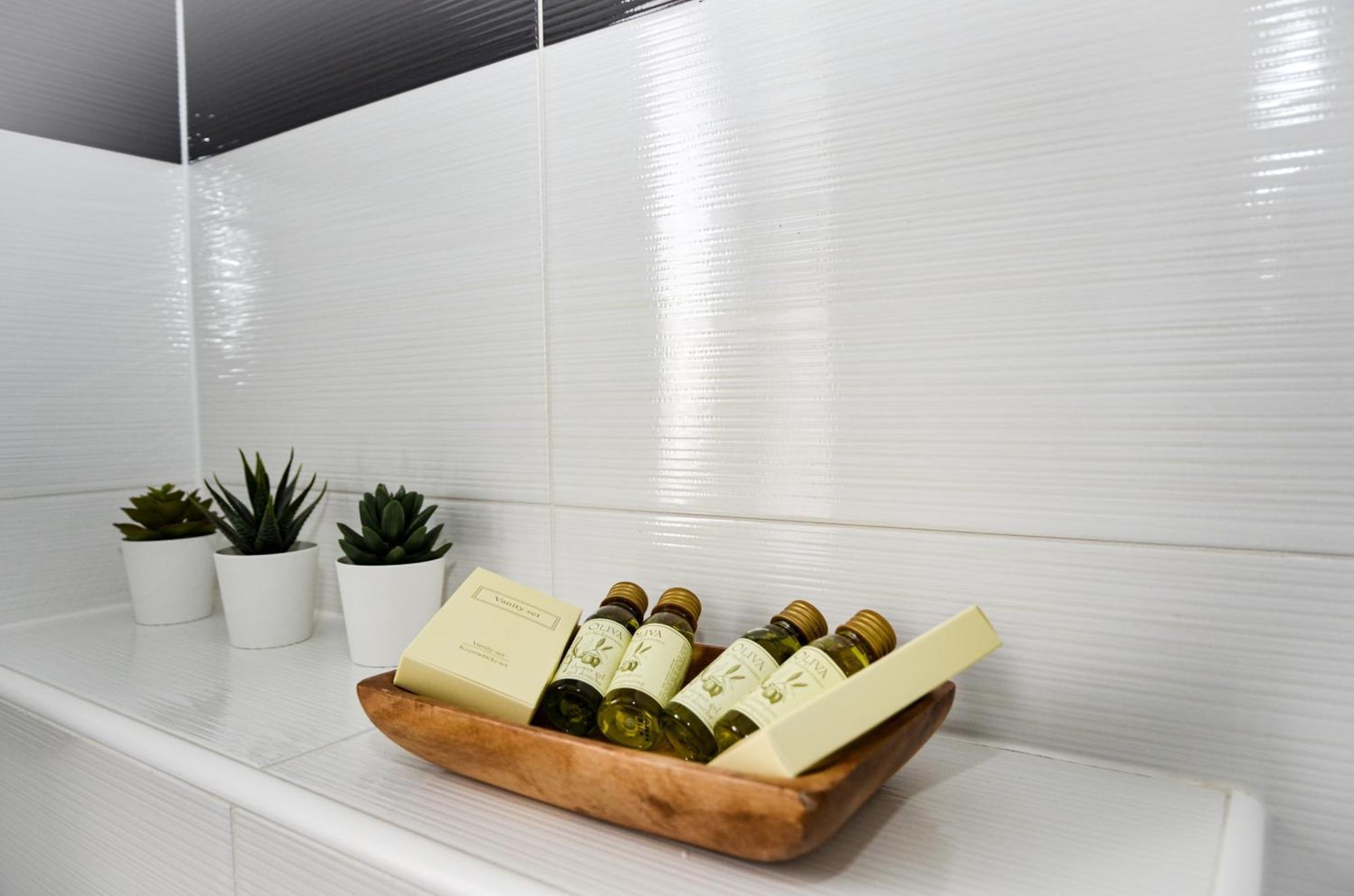 Family Friendly Apartments With A Swimming Pool Povljana, Pag - 244 الغرفة الصورة