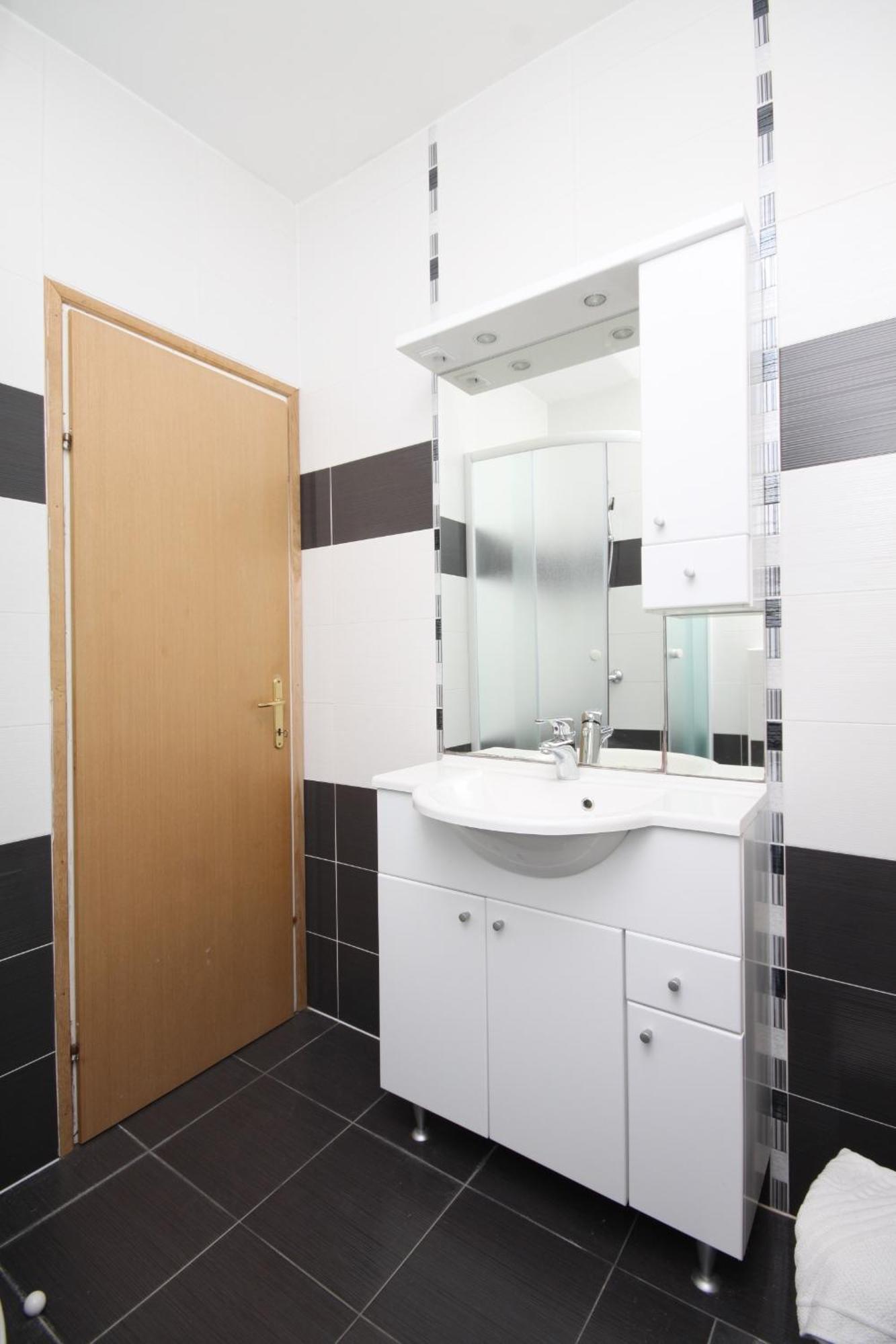 Family Friendly Apartments With A Swimming Pool Povljana, Pag - 244 الغرفة الصورة